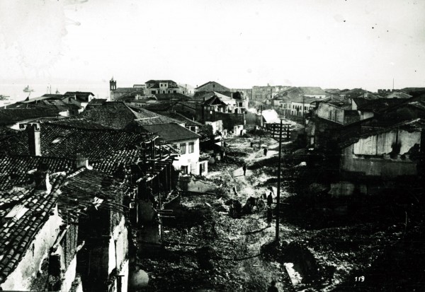 Durrësi pas tërmetit shkatërrimtar të vitit 1926. Autori dhe data të panjohura