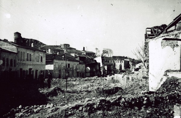 Durrësi pas tërmetit shkatërrimtar të vitit 1926. Autori dhe data të panjohura