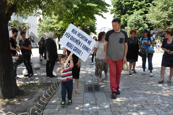 Qytetarët protestojnë kundër dhunës ndaj grave në qytetin e Shkodrës. 20 maj 2017 Foto: Ivana Dervishi/BIRN